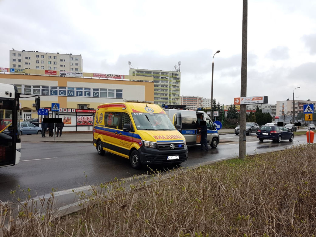Potrącenie na ul. Dziewulskiego w Toruniu - 81-letnia kobieta w szpitalu