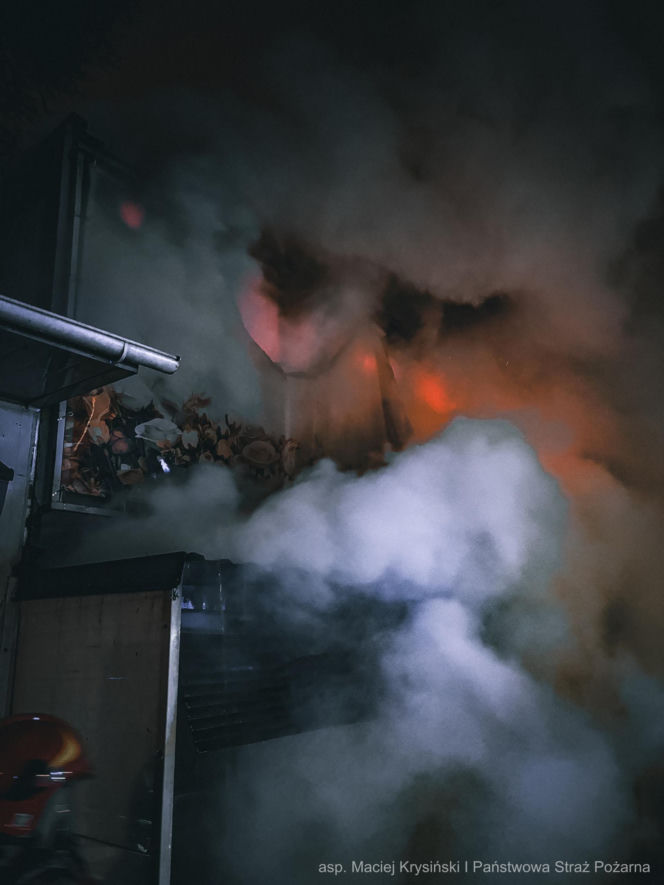 Pożar na targowisku przy ul. Bakalarskiej. Zatrzymano 36-letniego mężczyznę