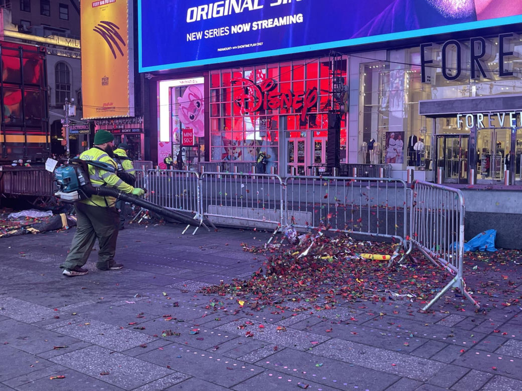 Błyskawiczne sprzątanie po zabawie na Times Square