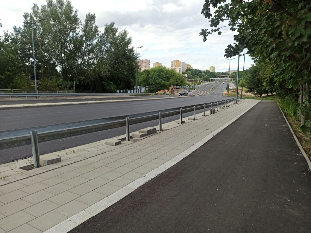 Rowerzyści z nowej ścieżki trafią... na schody