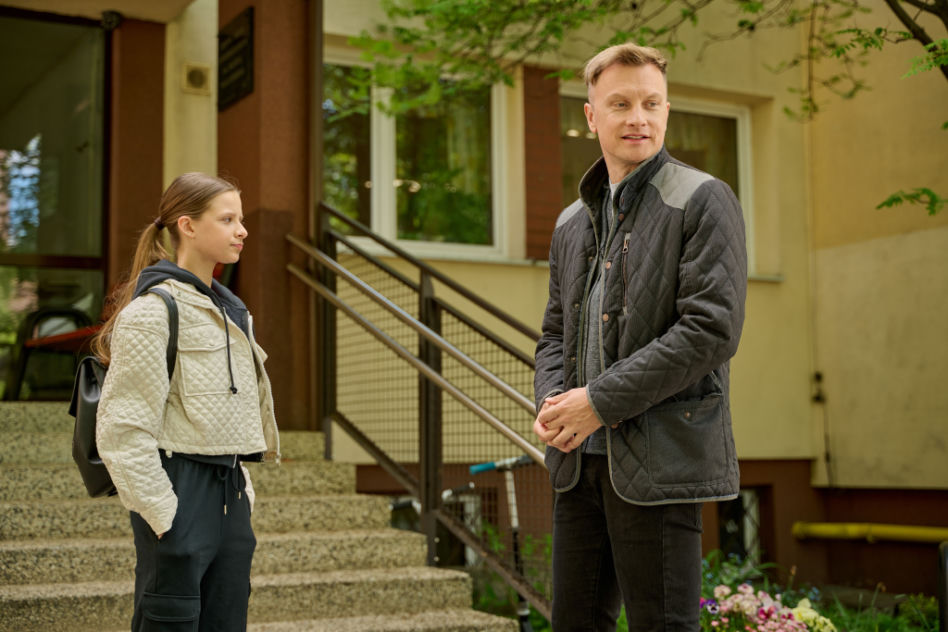 Na Wspólnej, odc. 3680: Igor (Jakub Wesołowski), Julka (Maja Oświecińska)