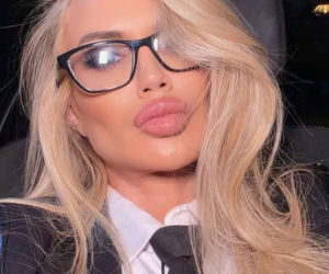 Była pierwszą nieoficjalną Miss Mundialu. Tak wygląda seksowna „matka chrzestna”