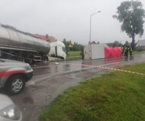 Tragiczne zderzenie busa z ciężarówką w Adamówce