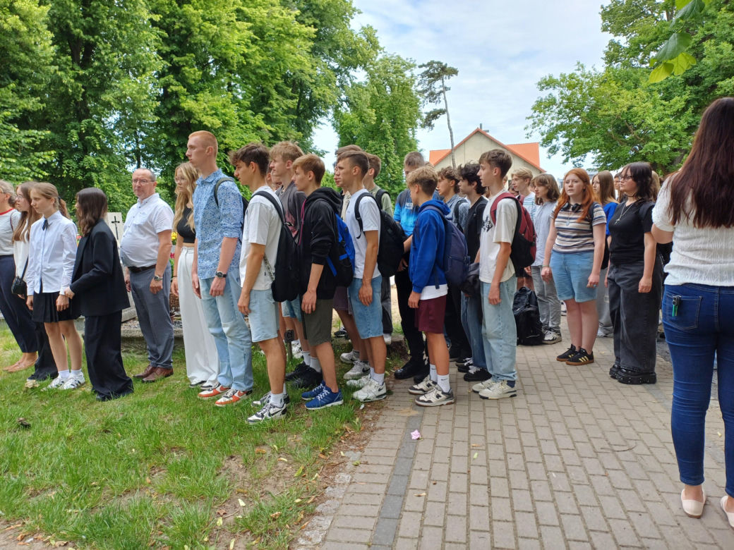 Pamięć o powstańcach żyje w Ostrzeszowie. Ulicami miasta przeszedł Marsz Pamięci [ZDJĘCIA]