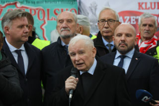 Kaczyński: Wielu Polaków popełniło wielki błąd. Prezes grzmi o barbarzyńskiej dziczy!