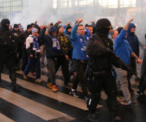 Przemarsz kibiców Wisły Płock na Inea Stadion w Poznaniu