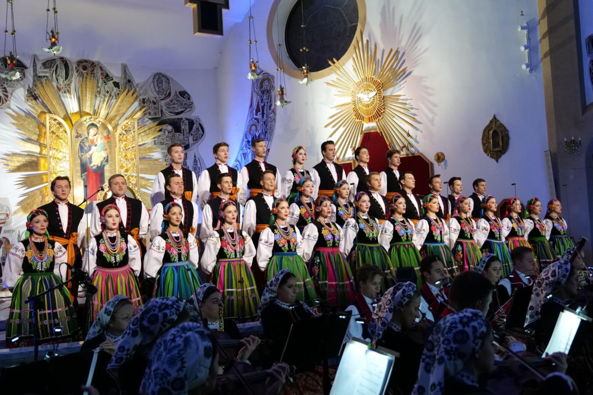Występ zespołu Mazowsze w Starachowicach