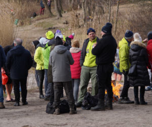 Zimna kąpiel morsów w podbydgoskich Pieckach [ZDJĘCIA]