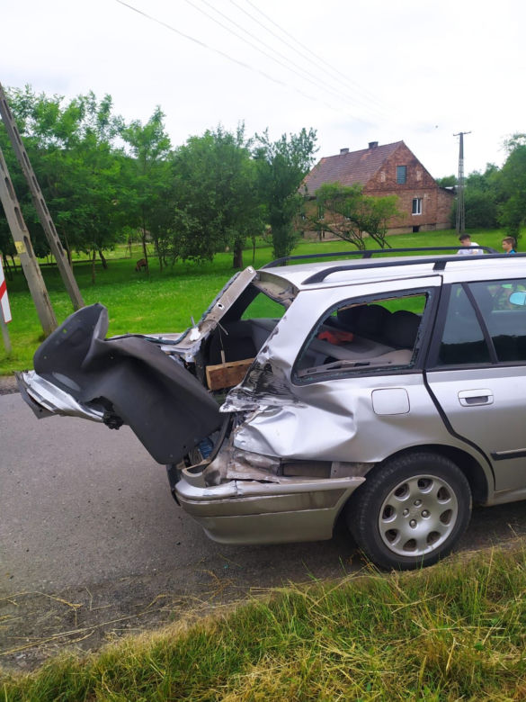 Groźny wypadek na przejeździe kolejowym w Łowczówku