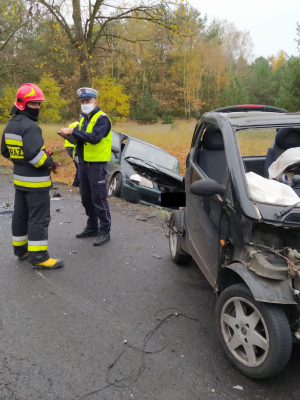 smart po czołowym zderzeniu z mazdą