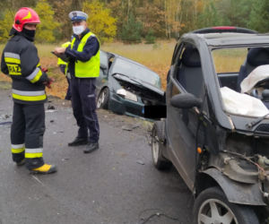 smart po czołowym zderzeniu z mazdą