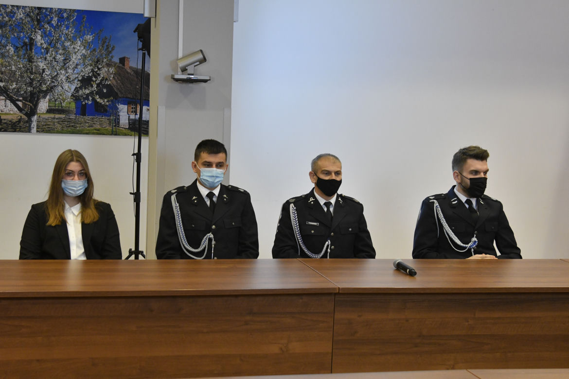 Marszałek przyznał nagrody. 15-letnia bohaterka została "Strażakiem Miesiąca"