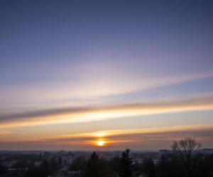 Nowy Sącz 19.11.2025. Co kryje się za bezchmurnym niebem?