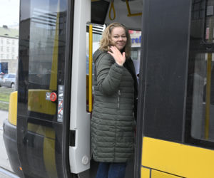 Koniec ze spaniem na siedzeniach w komunikacji miejskiej. Radni przegłosowali uchwałę