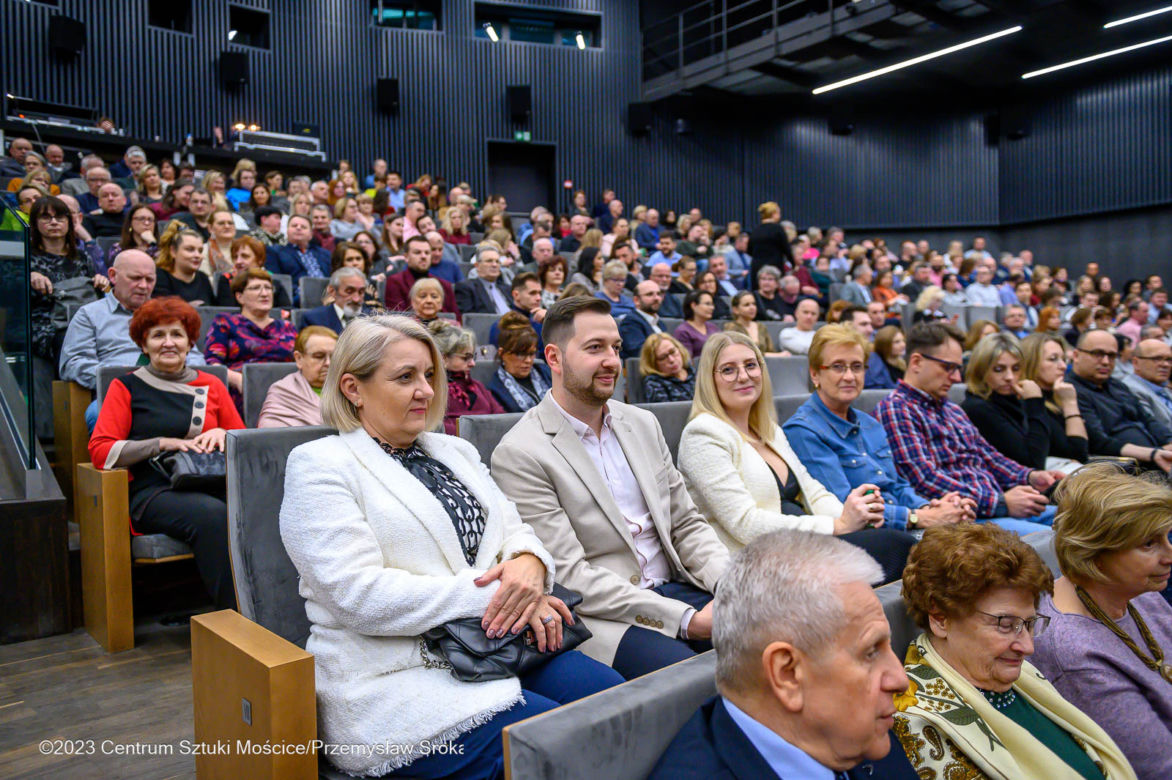 Spektakl „Prezent urodzinowy” Teatru Capitol w Centrum Sztuki Mościce