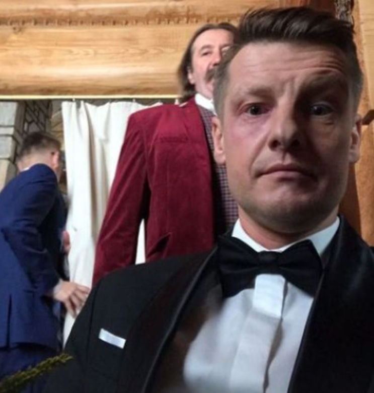 M jak miłość, odcinek 1632: Paweł brutalnie pobity tuż przed ślubem! Wieczór panieński Fanki skończy się tragedią