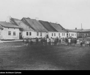 Dzieci w Krzepicach (woj. śląskie). Lata 1918-1939