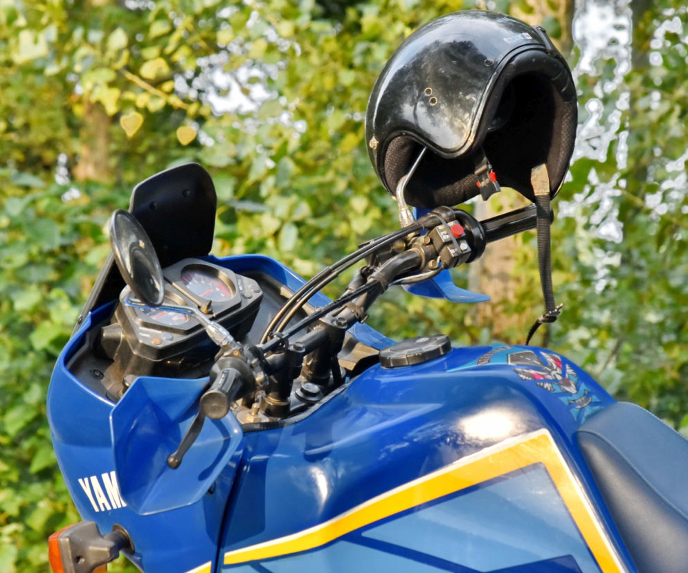 Motocyklista spadł z kilkumetrowej skarpy w Bieszczadach