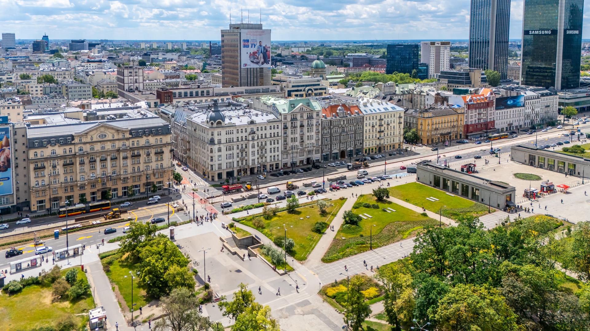 Południowa pierzeja Alej Jerozolimskich w centrum Warszawy