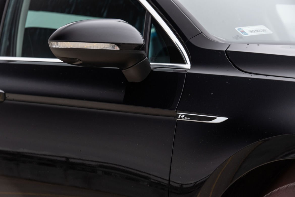 Volkswagen Passat Elegance vs Skoda Superb Sportline