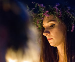 Ogień, wianki i szukanie kwiatu paproci: W Krakowie świętowano Noc Kupały [ZDJĘCIA]