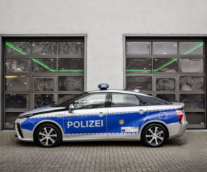 Toyota Mirai policyjnym radiowozem 