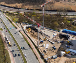 Zamieszkaj w ryku aut. Deweloper kusi przesłodzoną kawą. Mocha Tower w Warszawie