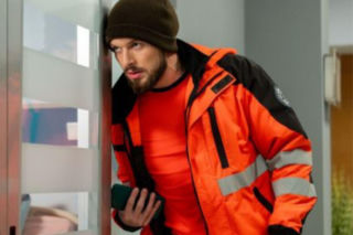 Na sygnale odcinek 860. Bójka Alka z Nowym, karambol i Benio lądujący na SOR-ze