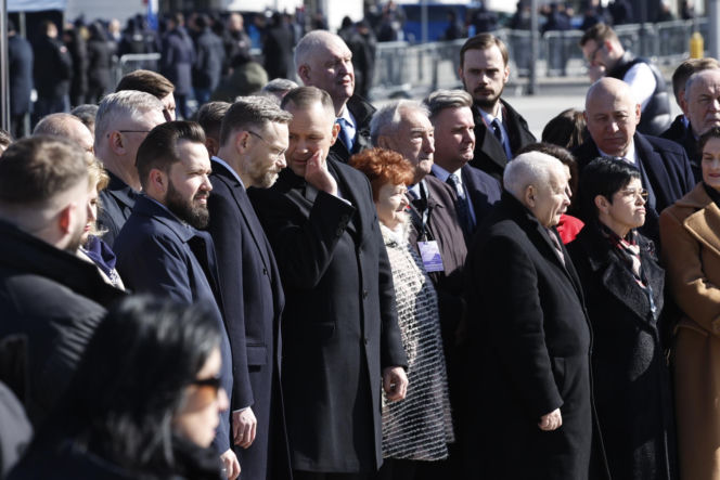 Rocznica katastrofy smoleńskiej. Prezydent Nawrocki uczcił pamięć zmarłych