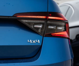 Volkswagen Passat Elegance vs Skoda Superb Sportline