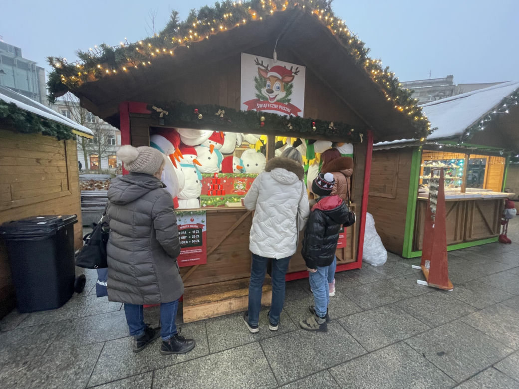 Pokémony, różowe gofry i zaskakujące różnice w cenach. Porównaliśmy łódzkie jarmarki