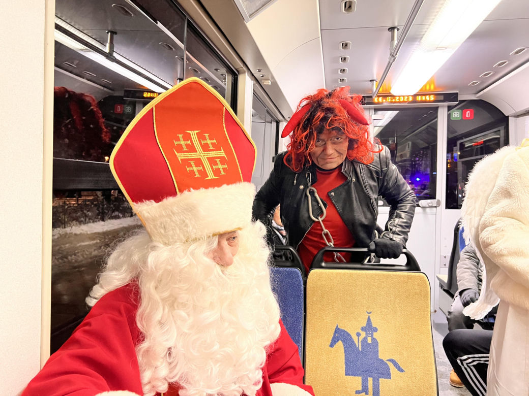 Święty Mikołaj jechał w krakowskim tramwaju 