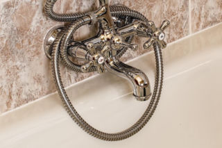 Warszawa bez wody, lepiej się przygotować. Sprawdź, kiedy i gdzie zakręcą krany