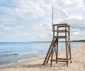 Sinice Kołobrzeg. Czy w Kołobrzegu można się kąpać 28.08? Flaga, warunki pogodowe