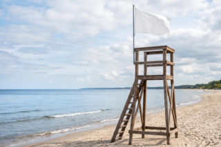 Sinice Kołobrzeg. Czy w Kołobrzegu można się kąpać 28.08? Flaga, warunki pogodowe