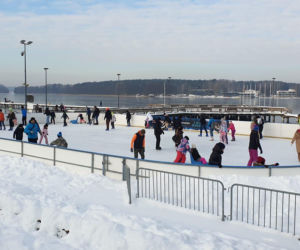 Lodowisko w Centrum Rekreacyjno-Sportowym Ukiel