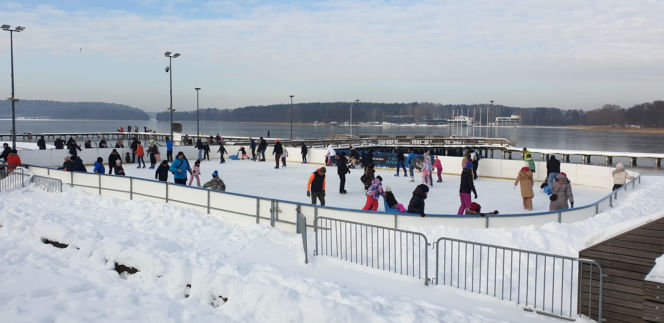 Lodowisko w Centrum Rekreacyjno-Sportowym Ukiel