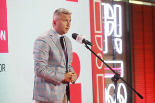 Od obietnic pracy za darmo po setki tysięcy na koncie. Tyle w PKOl zarabiał Radosław Piesiewicz