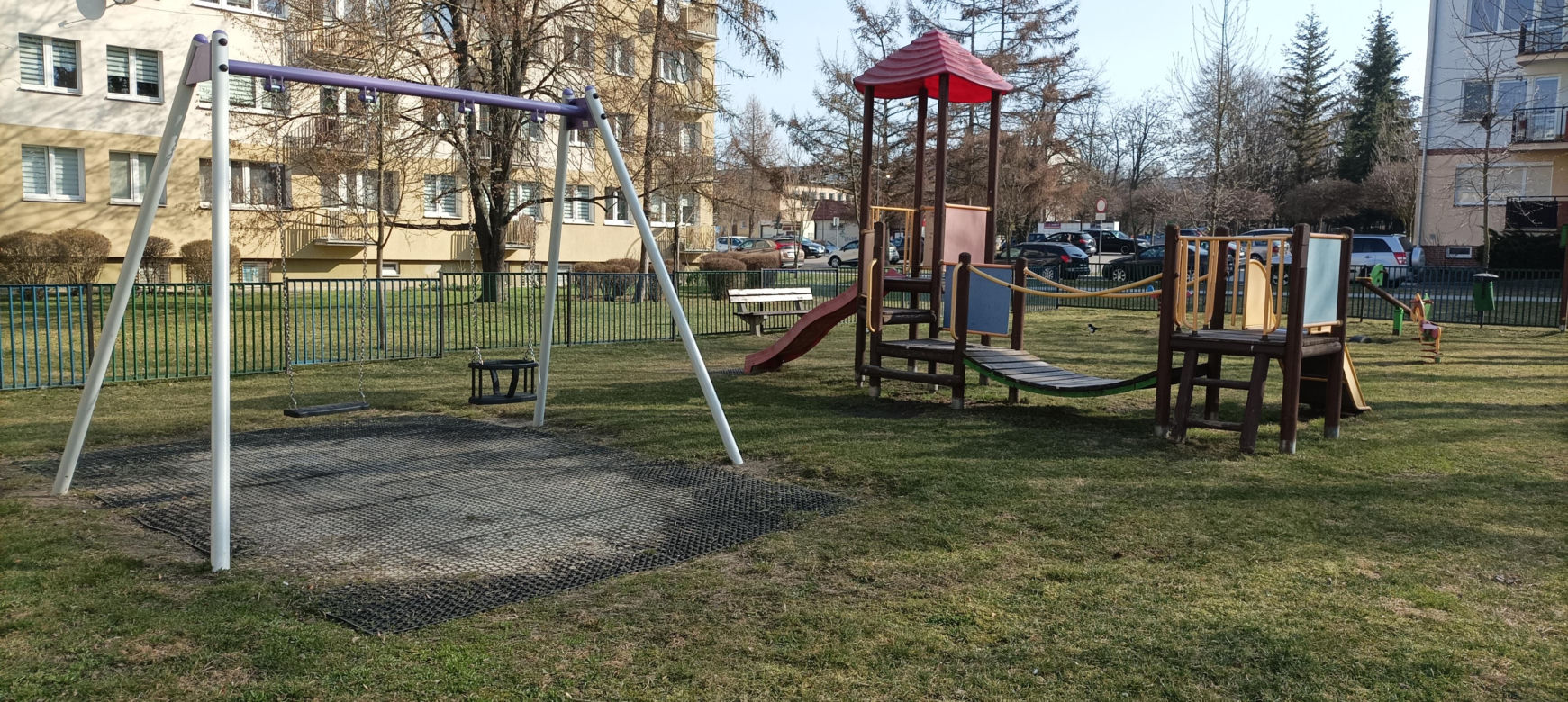 Huśtawki czy parking? Przed takim wyborem stoją mieszkańcy osiedla w Lublinie