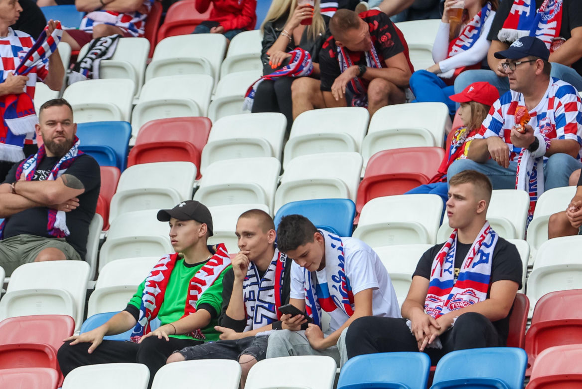 Sportowe emocje na trybunach podczas meczu Górnik Zabrze - Piast Gliwice