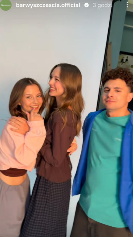 Barwy szczęścia nowy sezon. Ewa (Gabriela Ziembicka), Ewelina (Amelia Listwon), Witek (Witold Sosulski)
