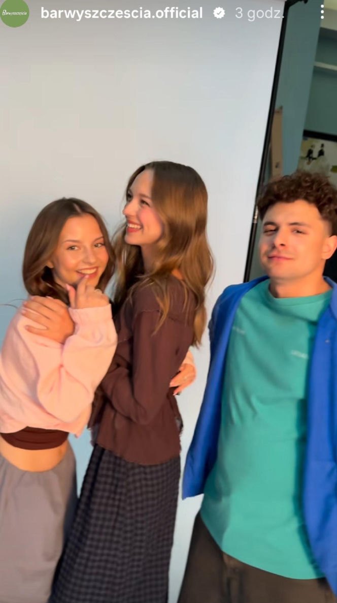 Barwy szczęścia nowy sezon. Ewa (Gabriela Ziembicka), Ewelina (Amelia Listwon), Witek (Witold Sosulski)