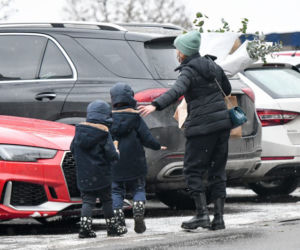 Hartuje dzieci lodami 
