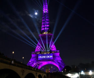 Wieża Eiffla rozbłysła na powrót Celine Dion