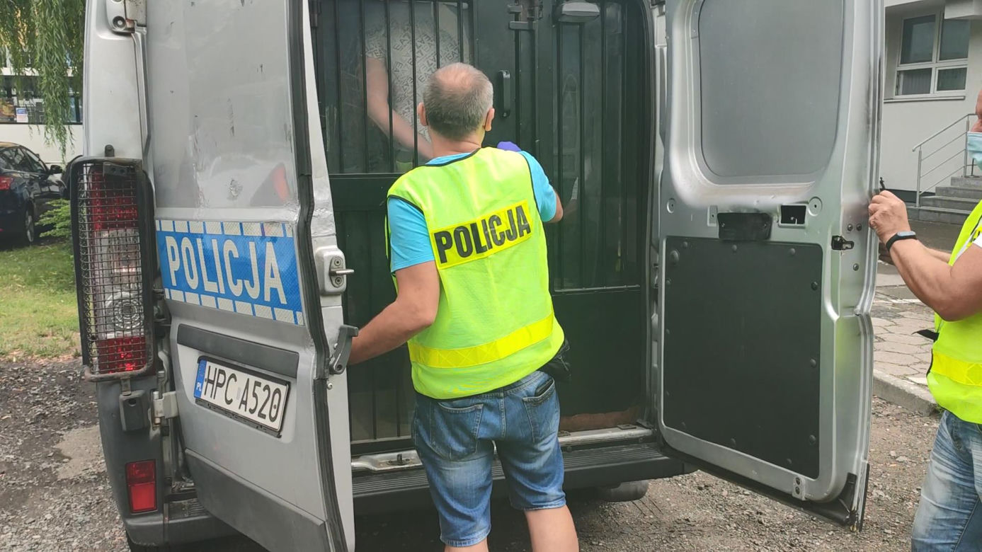 Mundurowi z Torunia zatrzymali dwóch nastolatków. Liczba zarzutów szokuje