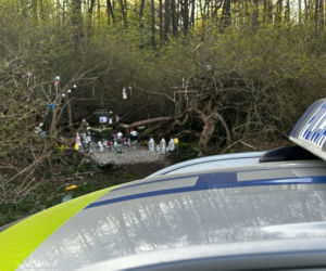 Rocznica tragedii zamieniła się w koszmar. Tajemniczy pakunek przerwał uroczystość