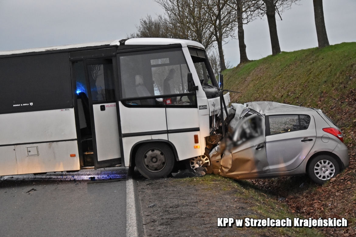 34-letnia kobieta zginęła w zderzeniu z autobusem