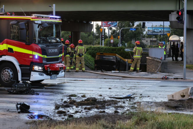 Autobus miejski wjechał w przejście podziemne przy Dworcu Zachodnim