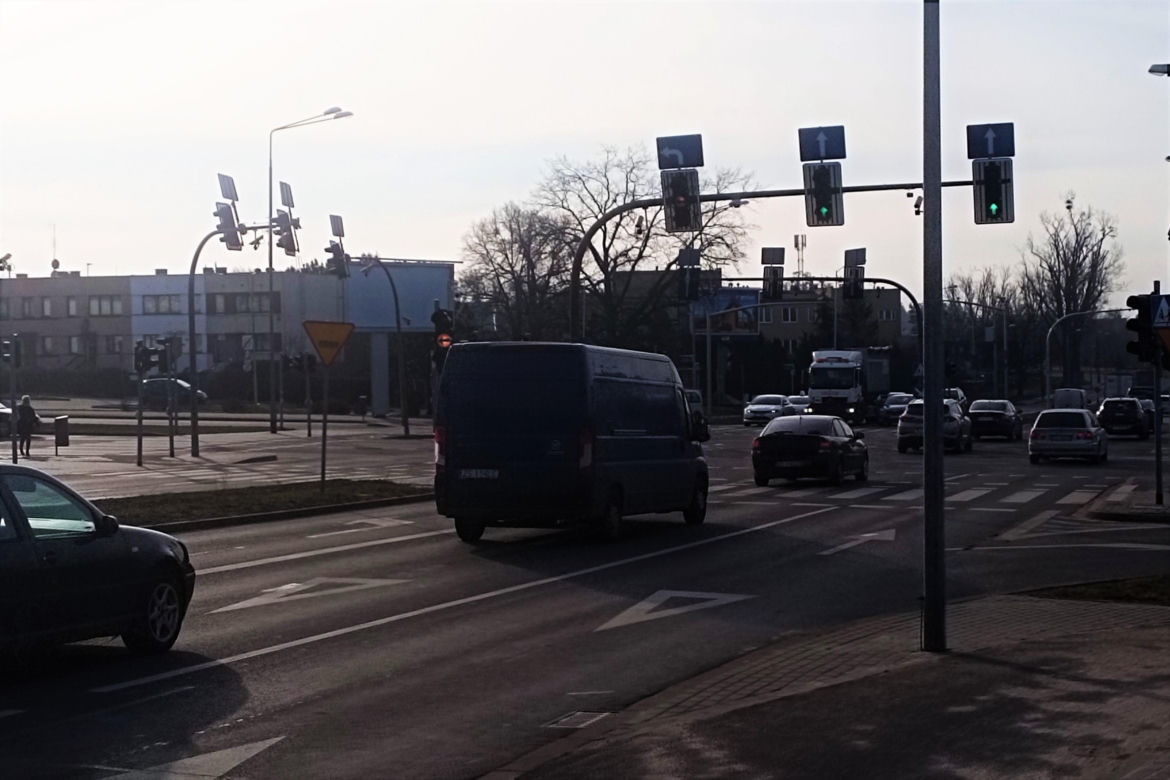 Na skrzyżowaniu ulic 26 Kwietnia, Derdowskiego i Taczaka uruchomiono system RedLight3
