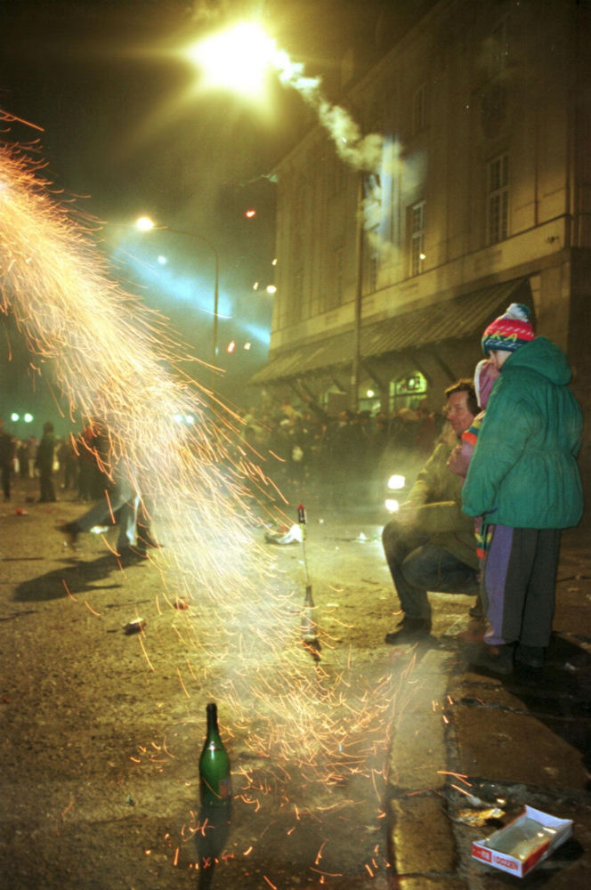 Sylwester w Warszawie sprzed lat. Tak stolica witała dawniej Nowy Rok